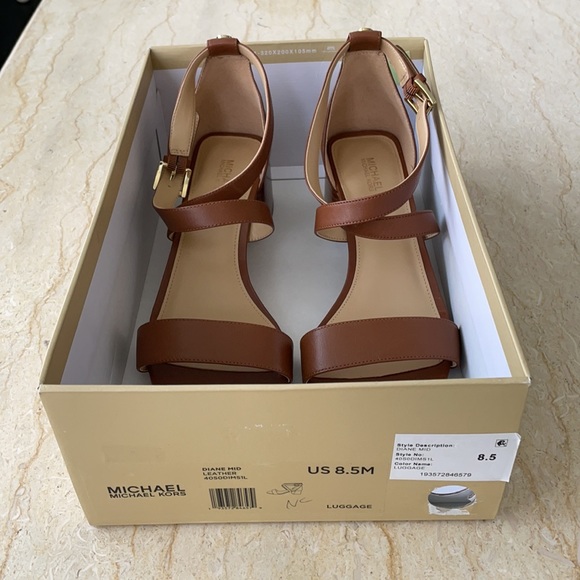 Brand new Michael Kors Shoes. Size 8.5 - Picture 3 of 7